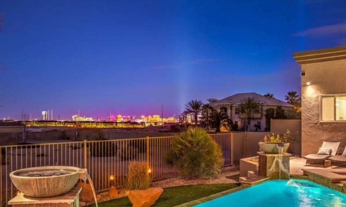 Spring Valley Villa | Strip View Oasis 8 min Strip/Allegiant * Pool/Spa