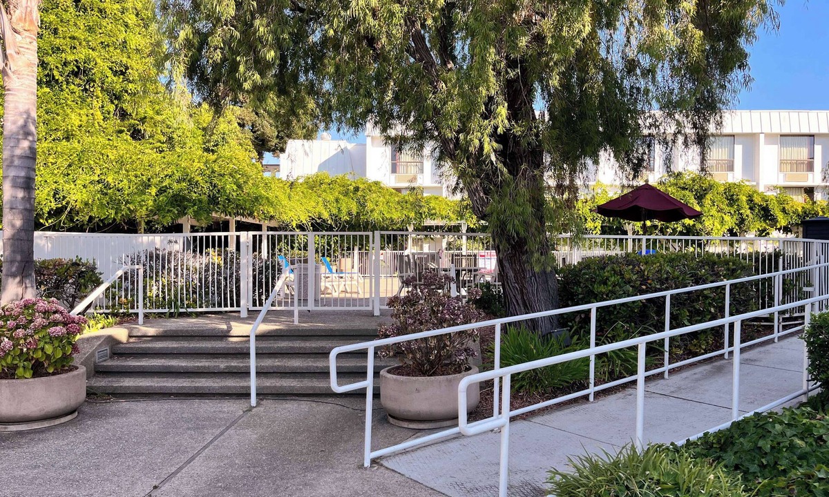 Belmont Hotel | Studio 6 Belmont, CA – San Francisco - Redwood