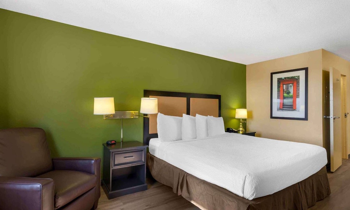 Raisin Hotel | Studio 6 Suites Fresno North CA