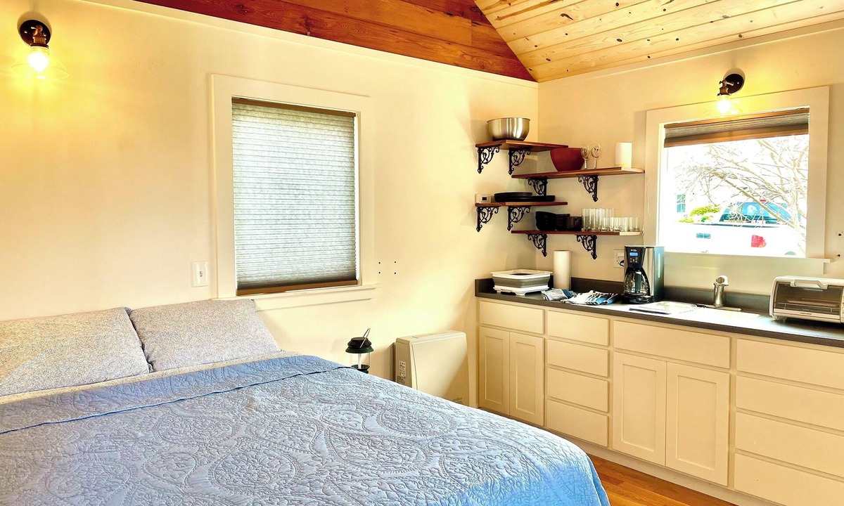 Mendocino Apartment | Studio Apartment in the Heart of Historic Mendocino Village, Monthly Rental