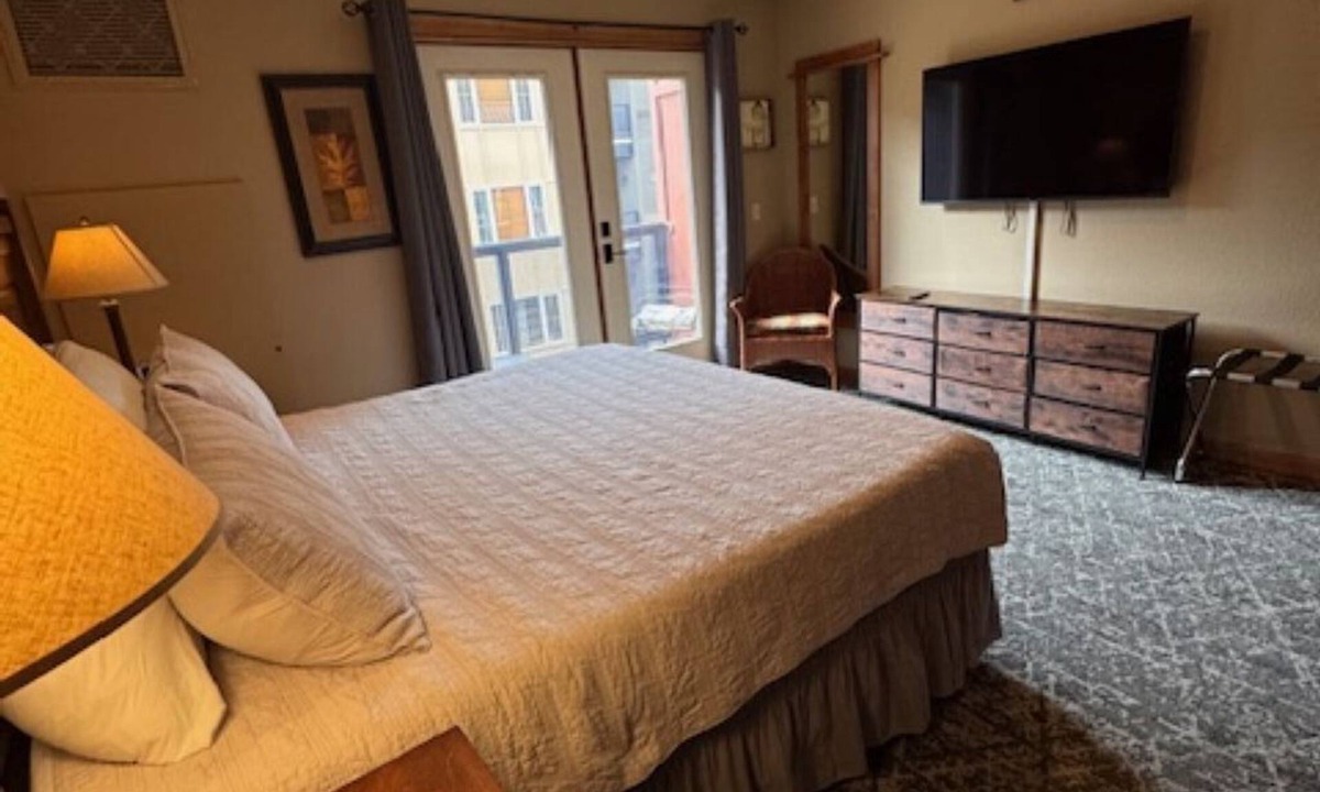 Kellogg Condo | Studio Resort Room * Snow * Mtn Bike * Hiawatha *
