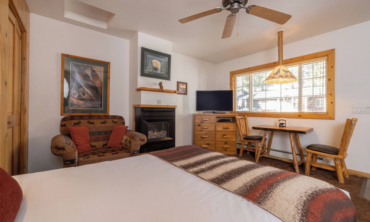 Tahoya Shores Hotel | Studio Unit | Kitchen | Outdoor Pool, Free Parking, Spa Tub & Lake Access