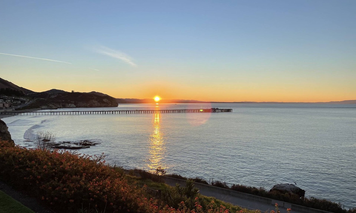 Avila Beach Resort | Studio with King bed and full bath w/balcony