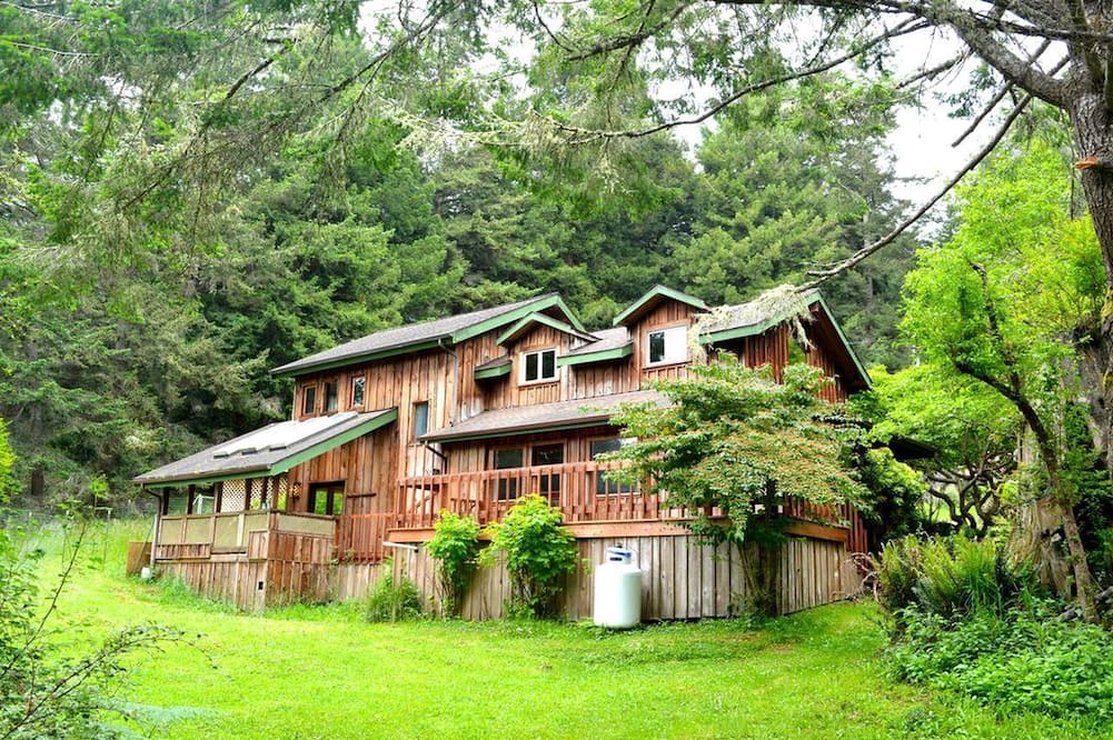Freshwater Cabin | Stunning Log Cabin Rental with Wood-Burning Stove near Eureka, California