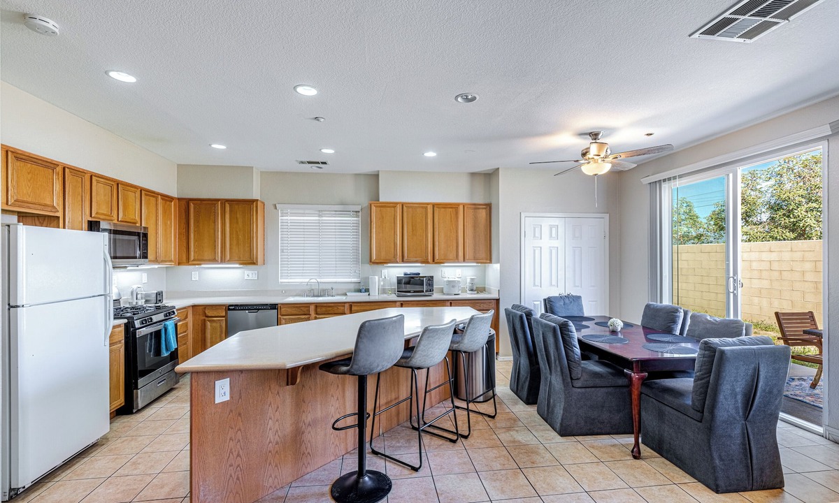 Southridge Village House | Stunning Mountain View 6 bedroom House