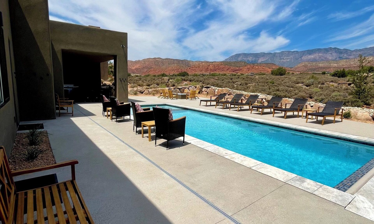 Silver Reef House | Stunning Redrock Oasis 3 bedroom home with 360 views, Pool, Near Zion
