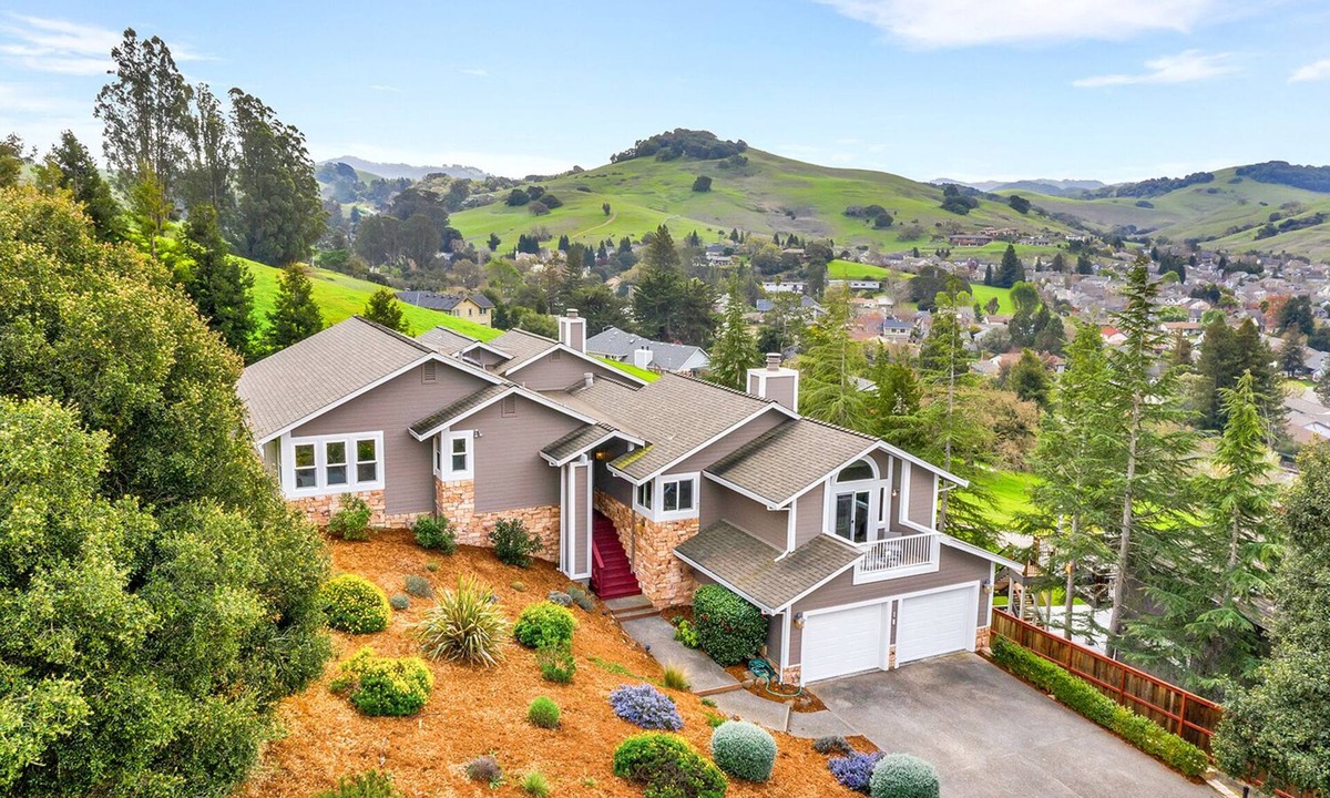 Petaluma House | Stunning Sonoma County Home with Amazing Views
