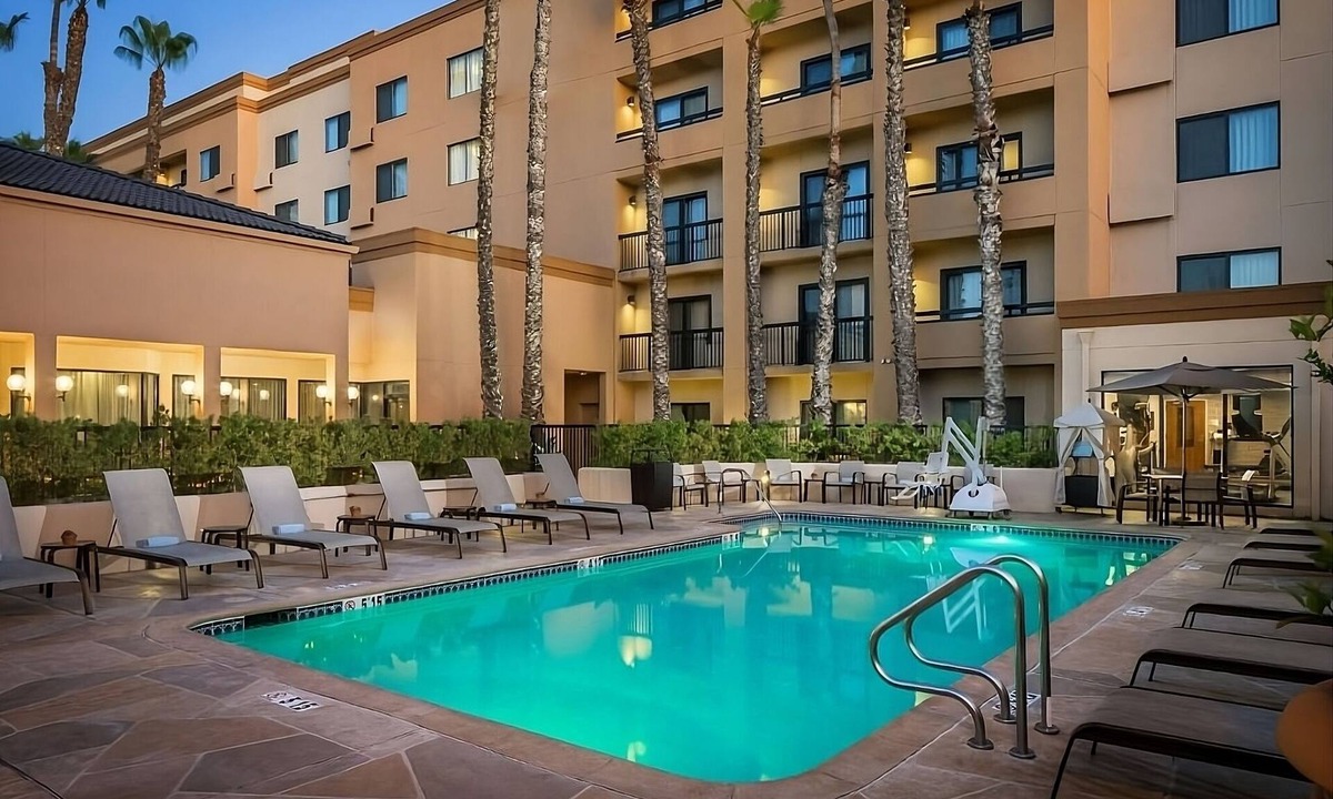 Laguna Hills Hotel | Stylish Escape Near Beaches w/Pool & Workspace | 2 Units