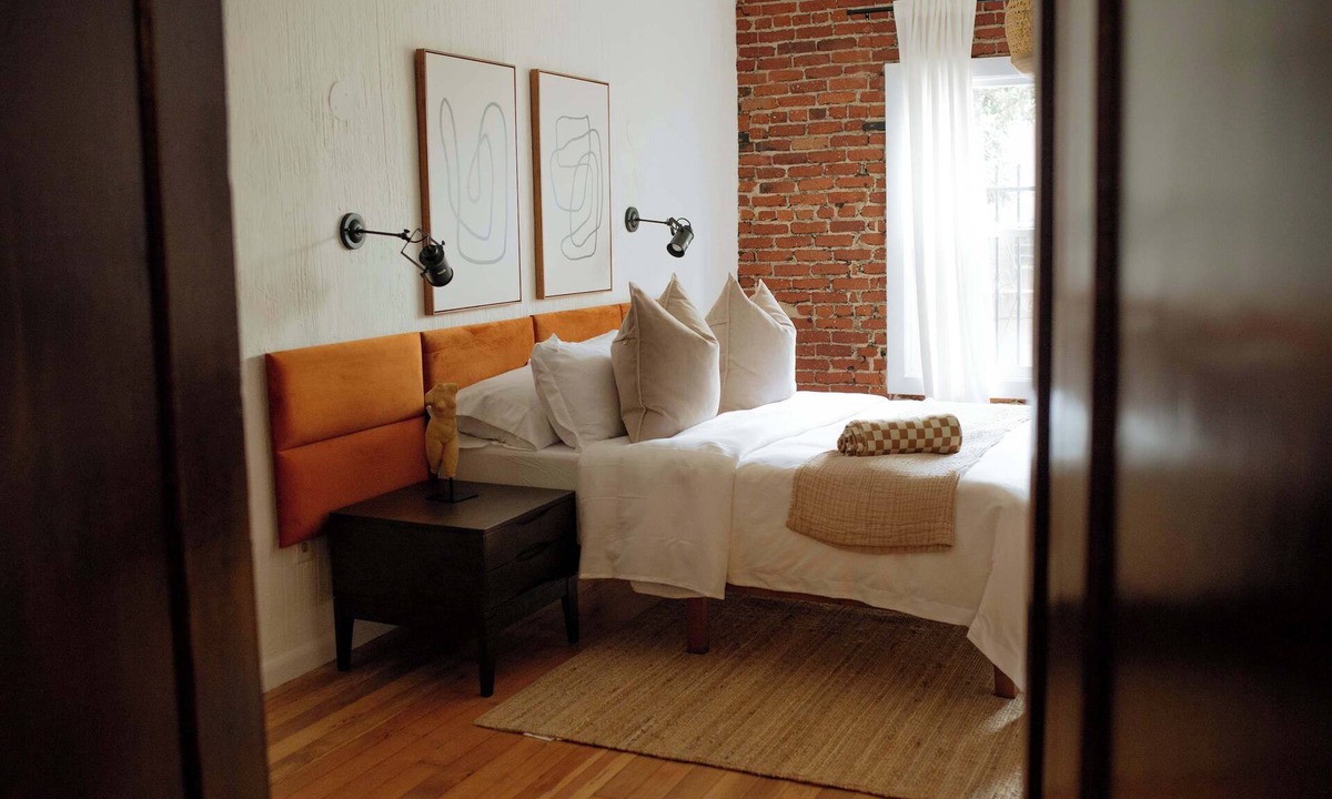Wilshire Apartment | Stylish Koreatown Studio