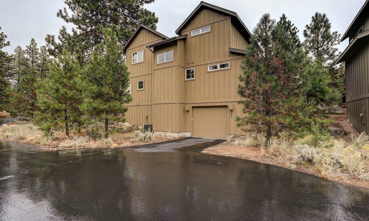 RiverWild Cabin | Stylish Luxury Cabin with Hot Tub near Deschutes River Trail on Resort in Bend, Oregon