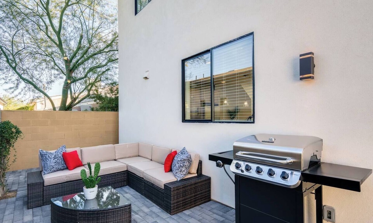 Coronado House | Stylish NEW 3BR Home in Historic Phoenix Coronado