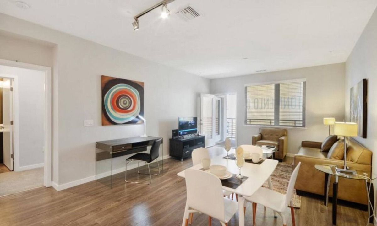 Menlo Park Condo | Stylish Silicon Valley 2BR Apt: Pool, Sky Lounge, and More!