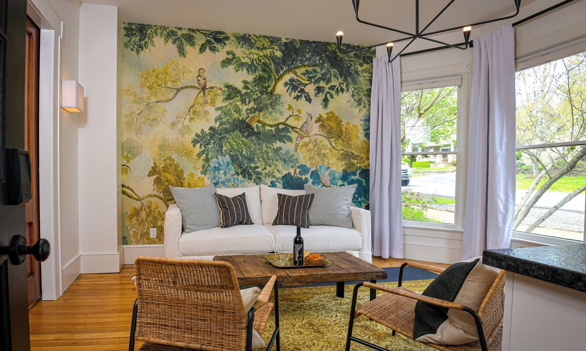 Jacksonville Hotel | Suite 1 at Kubli Haus - Luxury, Style & Location, 1 block to Britt
