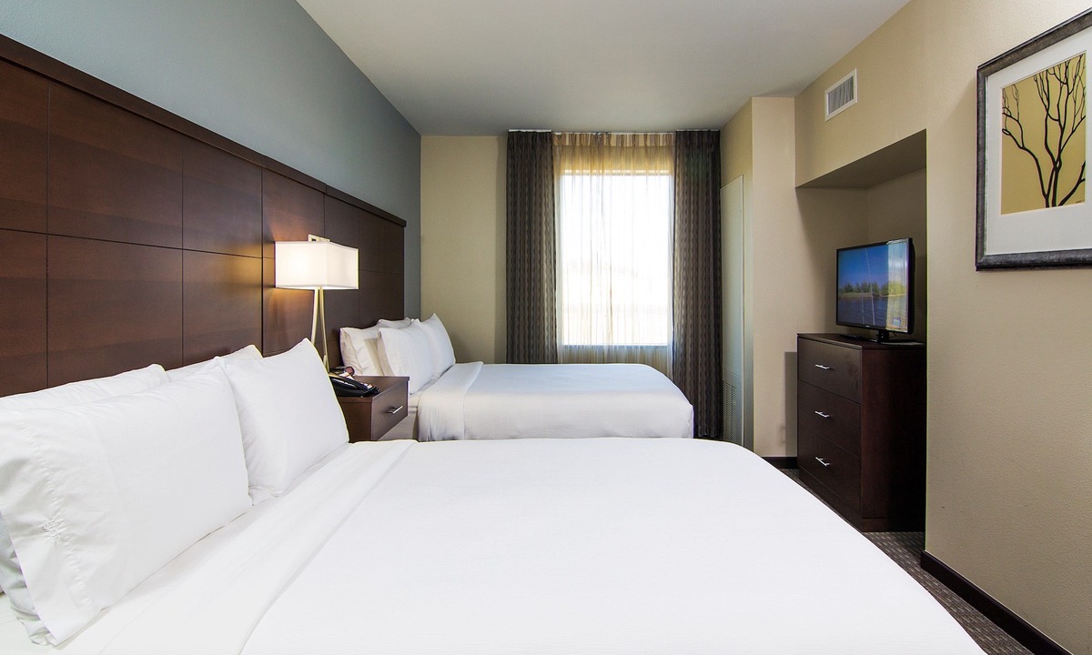 Bressi Ranch Condo | Suite 4-Mins from Airport | Fitness Center + Pool