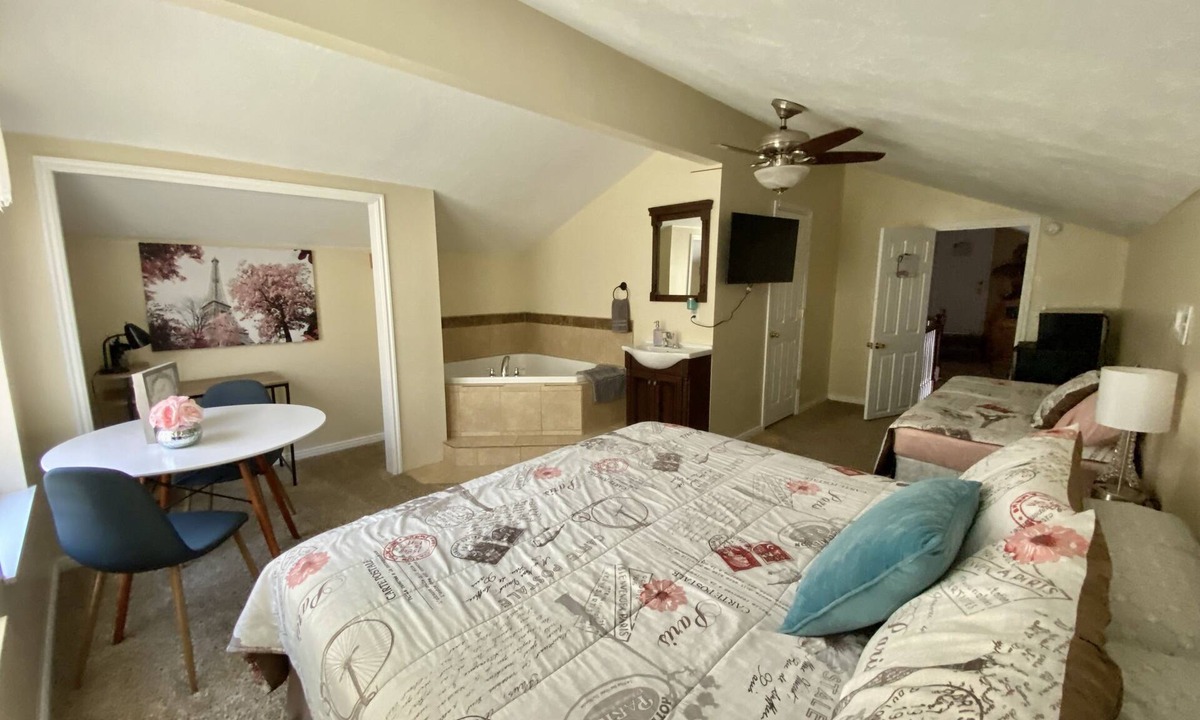 Emery County House | Suite W/Jacuzzi tub, King & Twin Bed