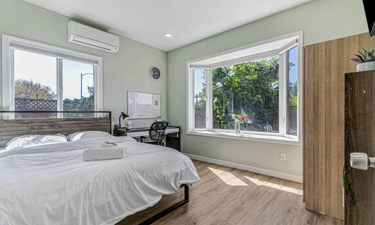 Sunnyvale Condo | Suite Walking Distance To Levi`s Stadium