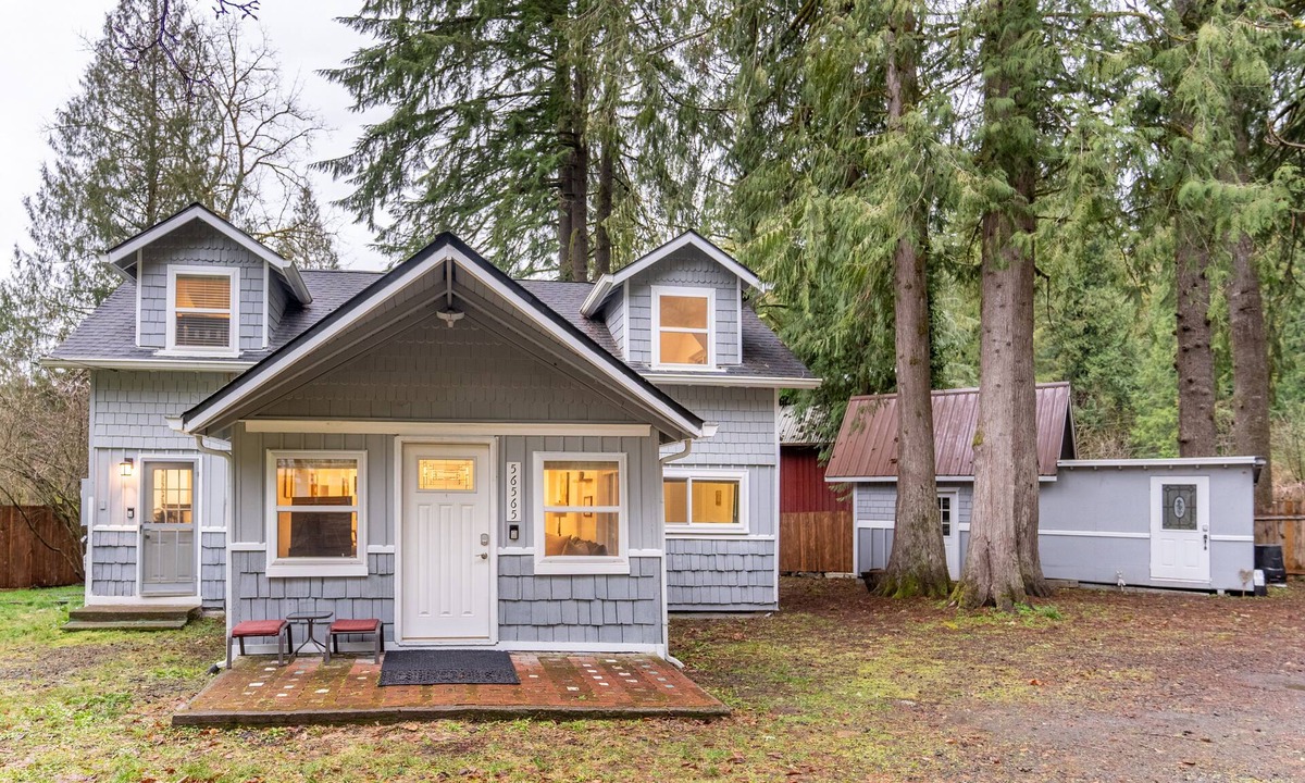 Marmot House | Summer family fun near Mt Hood with a hot tub! Bike and Hike!