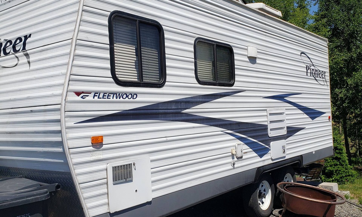 Marylhurst House | Summer Fun Camper with hot tub