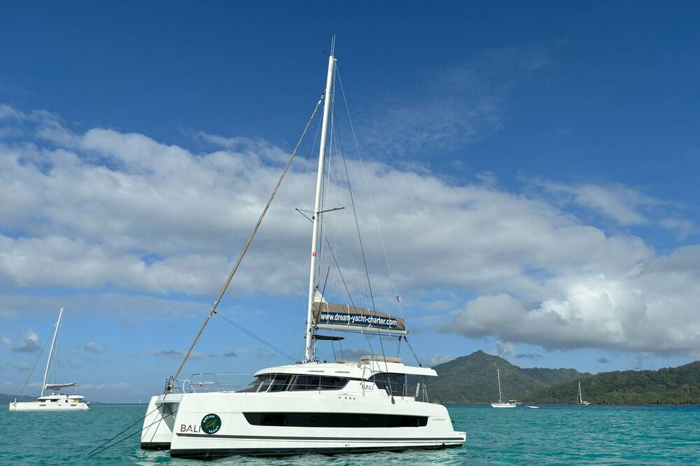 La Paz Boat Rental | Sun-Kissed Sailing in Mar de Cortez: A Baja California Sur Beach Experience