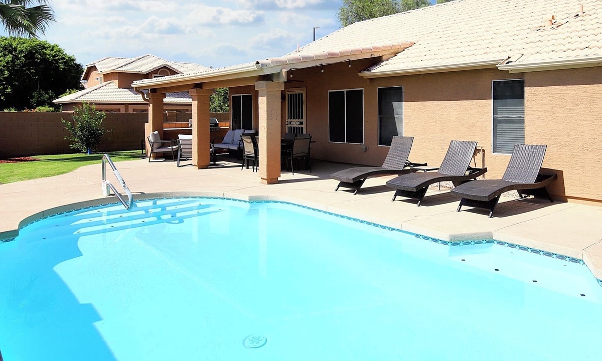Superstition Springs House | Sun-Soaked 4BR Retreat Pool + Chill Backyard