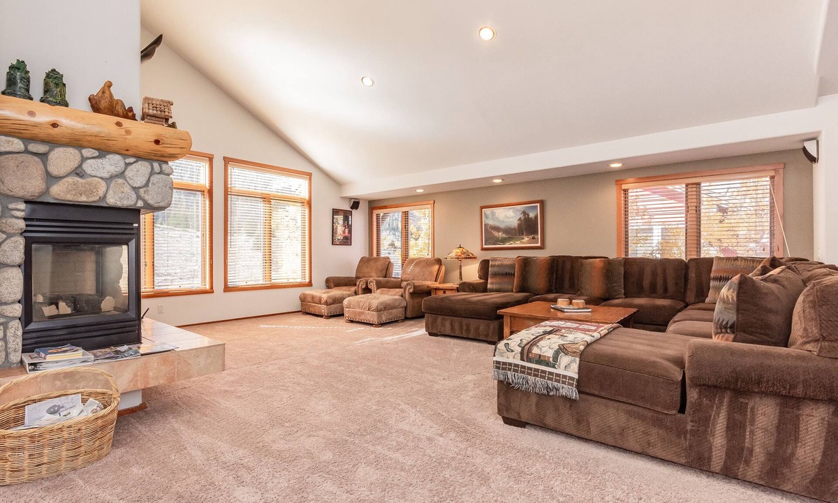 Mammoth Lakes House | Sunny, Bright & Warm 4/4 on the Snowcreek Meadow!