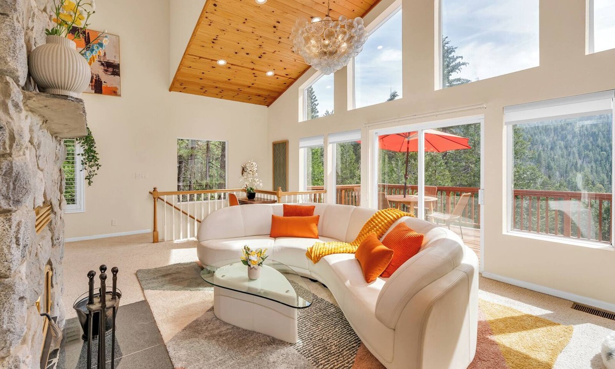 Yosemite West House | Sunny Cabin: Inside Yosemite Park - Hot Tub - Free Starlink Mini
