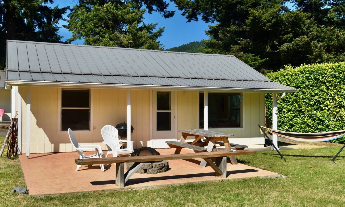Gold Beach Cabin | Sunny Cabin on the Rogue River at Gold Beach