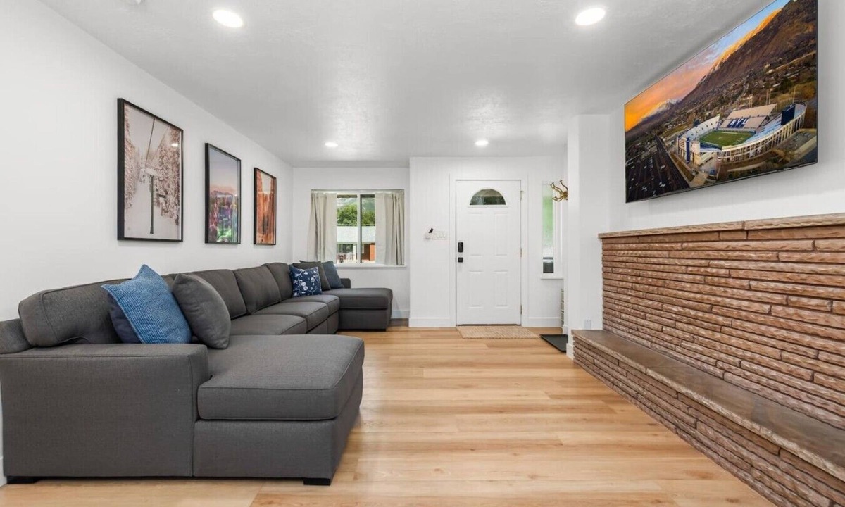 Orem House | Sunny East Retreat | 2 Kitchens | Bounce House