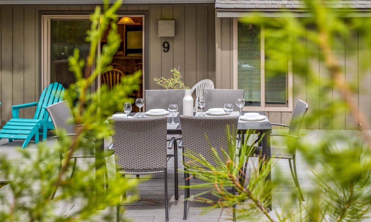 Sunriver House | Sunriver Family-Friendly 3-Bedroom with Hot Tub is Near SHARC, Fort Rock Park!