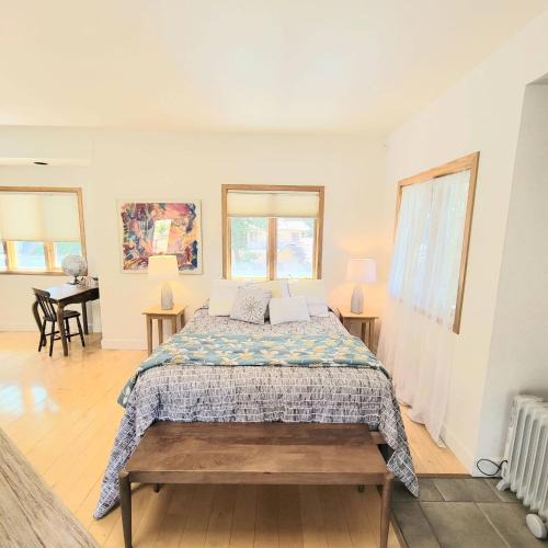 Ashland House | Sunset Cottage at Grizzly Peak Winery