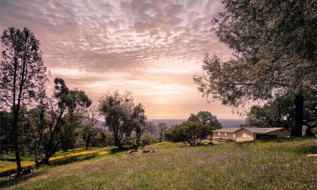 Ahwahnee House | Sunset Site *Boulder Bliss* HotTub by Casa Oso