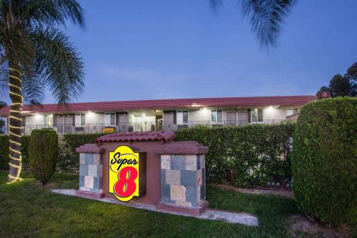 Redlands Hotel | Super 8 by Wyndham Redlands/San Bernardino