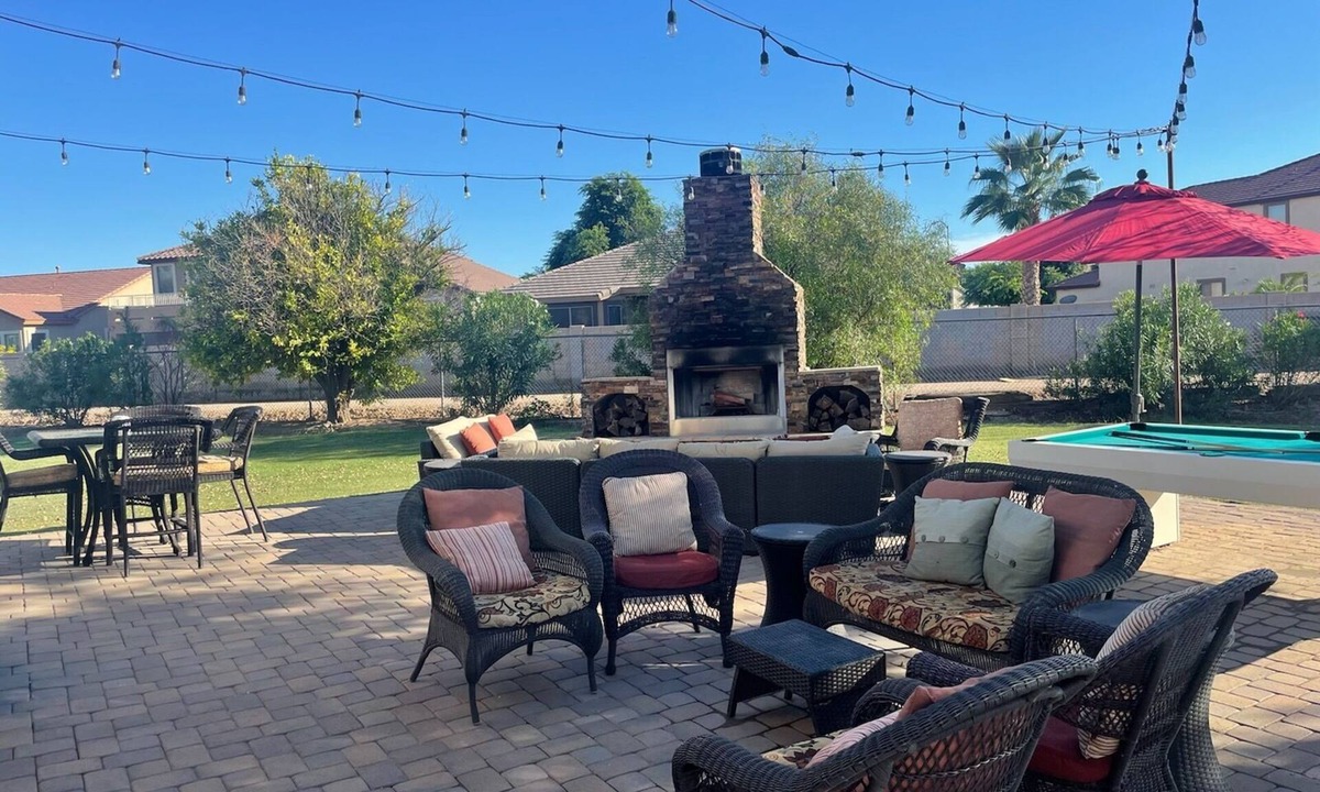 Rovey Farm Estates House | Super Bowl Painted Field, Hot Tub, 5 Minutes from Stadium, 1-Acre Lot