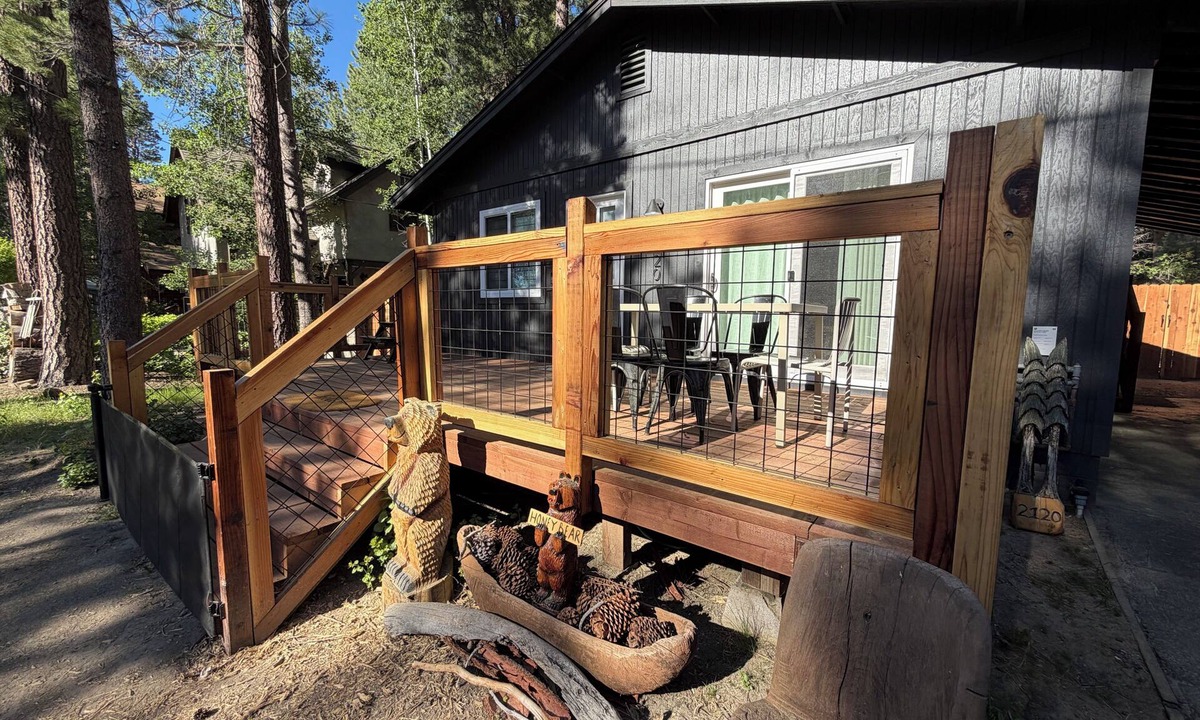 Tahoe Island Cabin | Super Cozy, 3BR, Tahoe Cabin, Fireplace, Near Everything