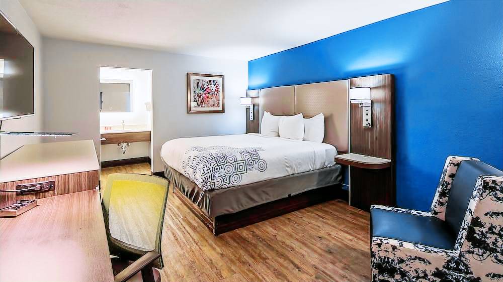 Woodlake Hotel | SureStay Plus Hotel by Best Western Sacramento Cal Expo