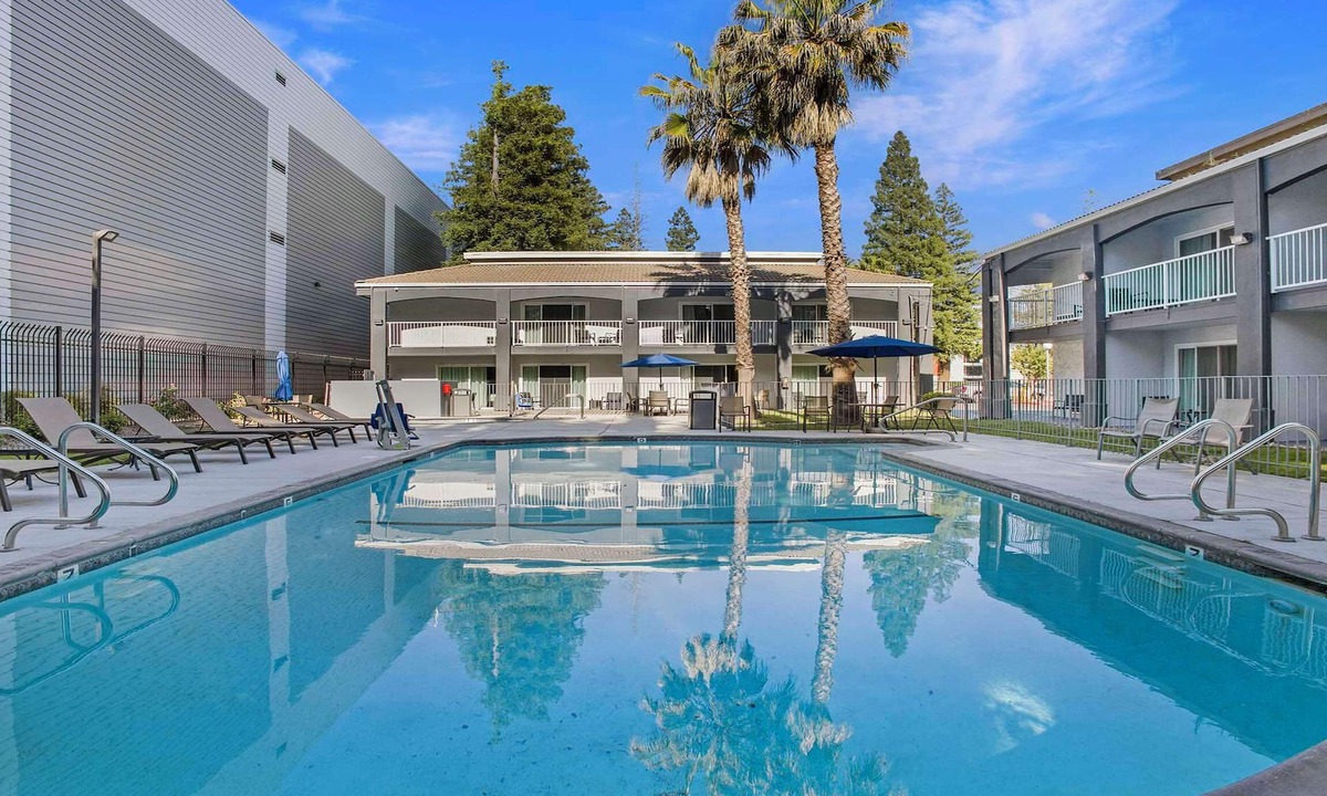 Downtown Sacramento Hotel | SureStay Plus Hotel by Best Western Sacramento North