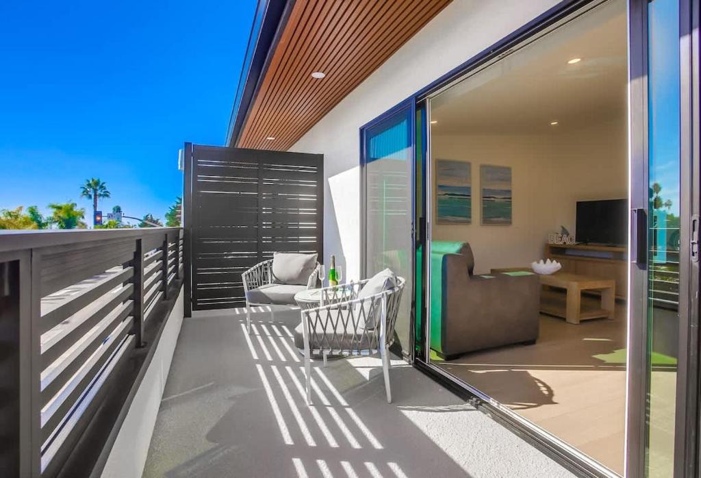 Country Club Apartment | Surf Spot 5