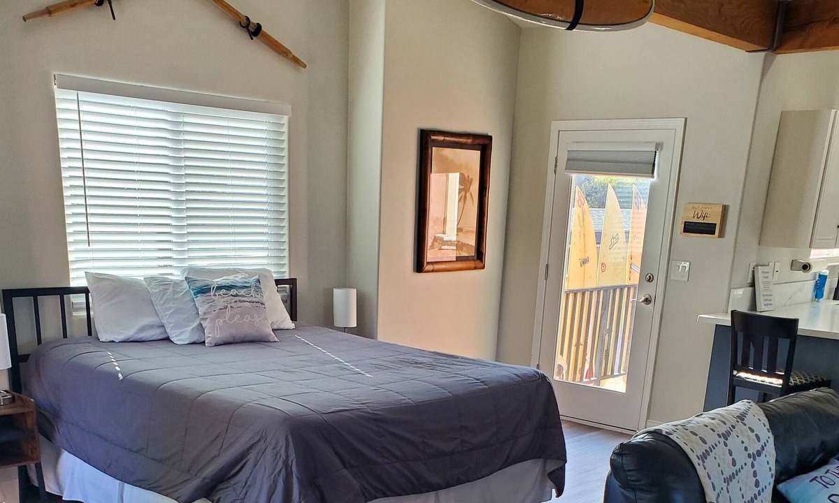 Leucadia Apartment | Surfer Hideout in Leucadia 2 blocks from beach-sleeps 2-4