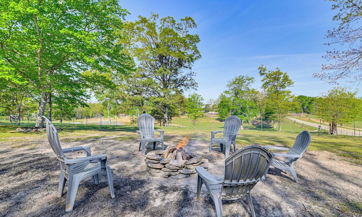 Iuka House | Surrounding Pasture Views! Peaceful Escape in Iuka
