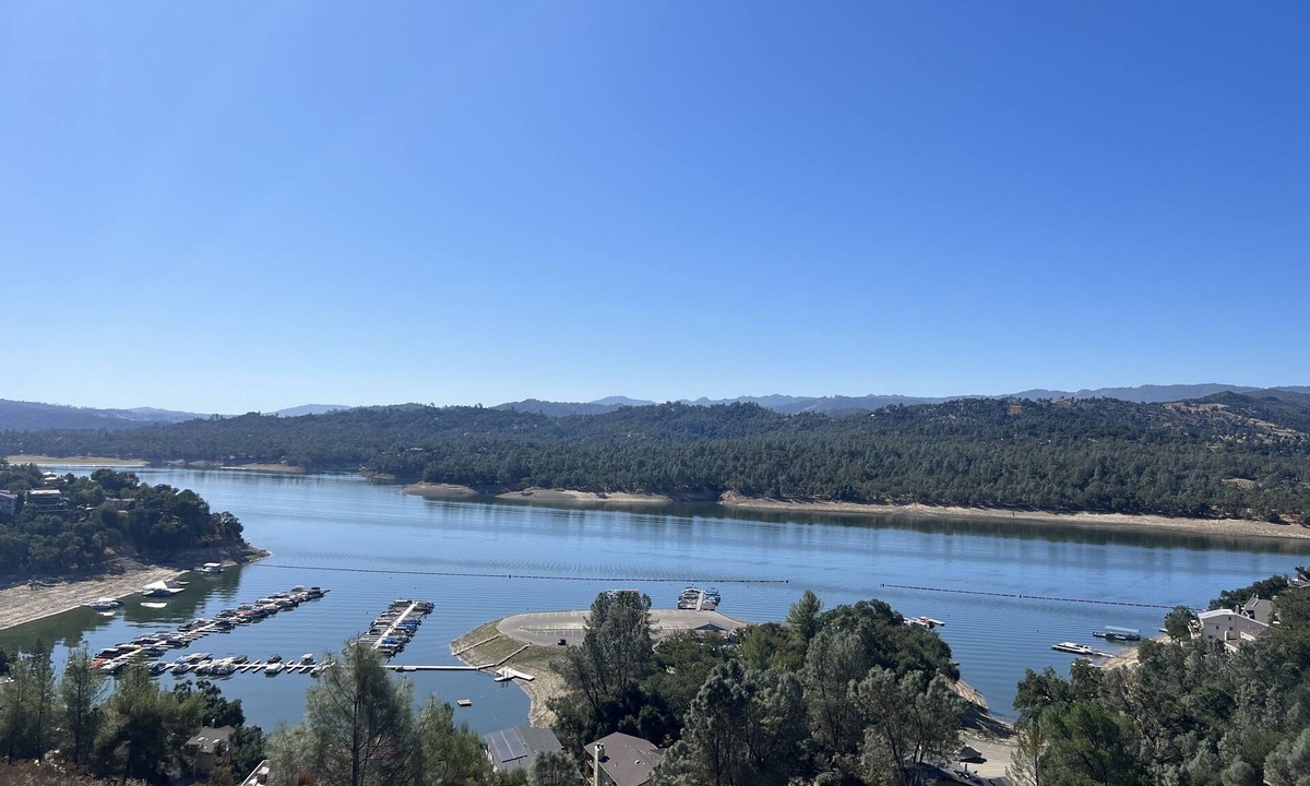 Oak Shores House | Sweeping Lake View, newly remodeled home and pet friendly!