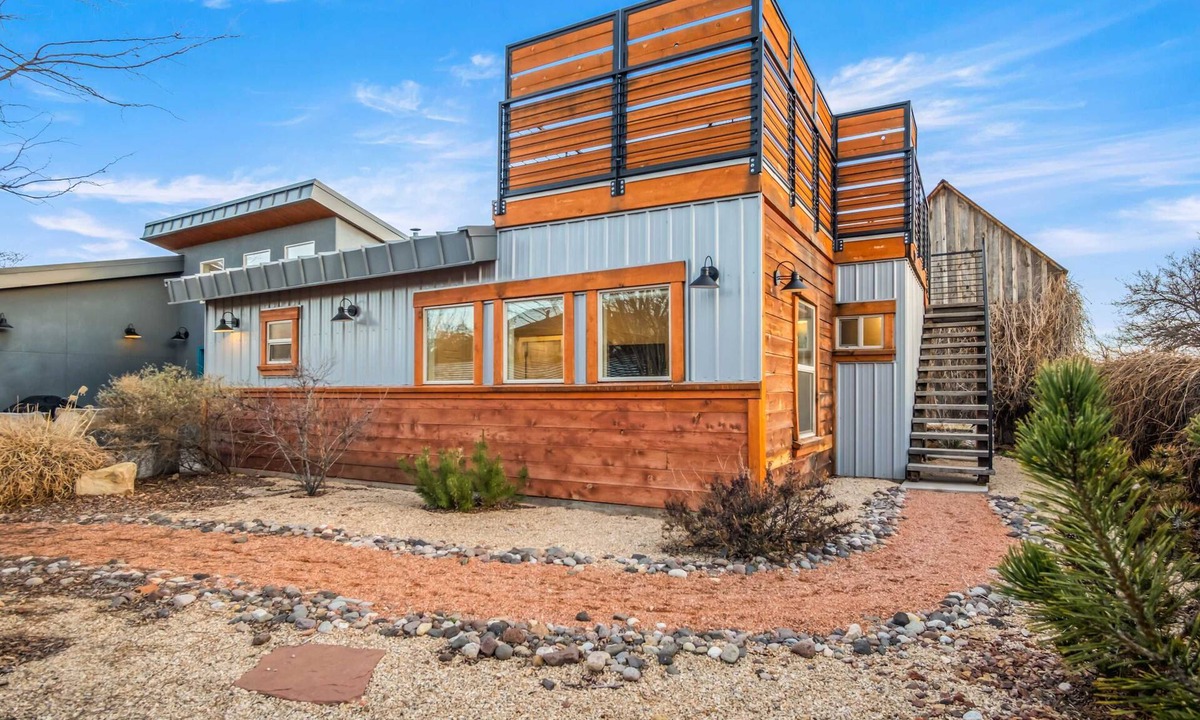 Kanab House | Swim & Stargaze in Kanab! Timber + Tin H 2BR 2BA, Resort Pool & Hot Tub