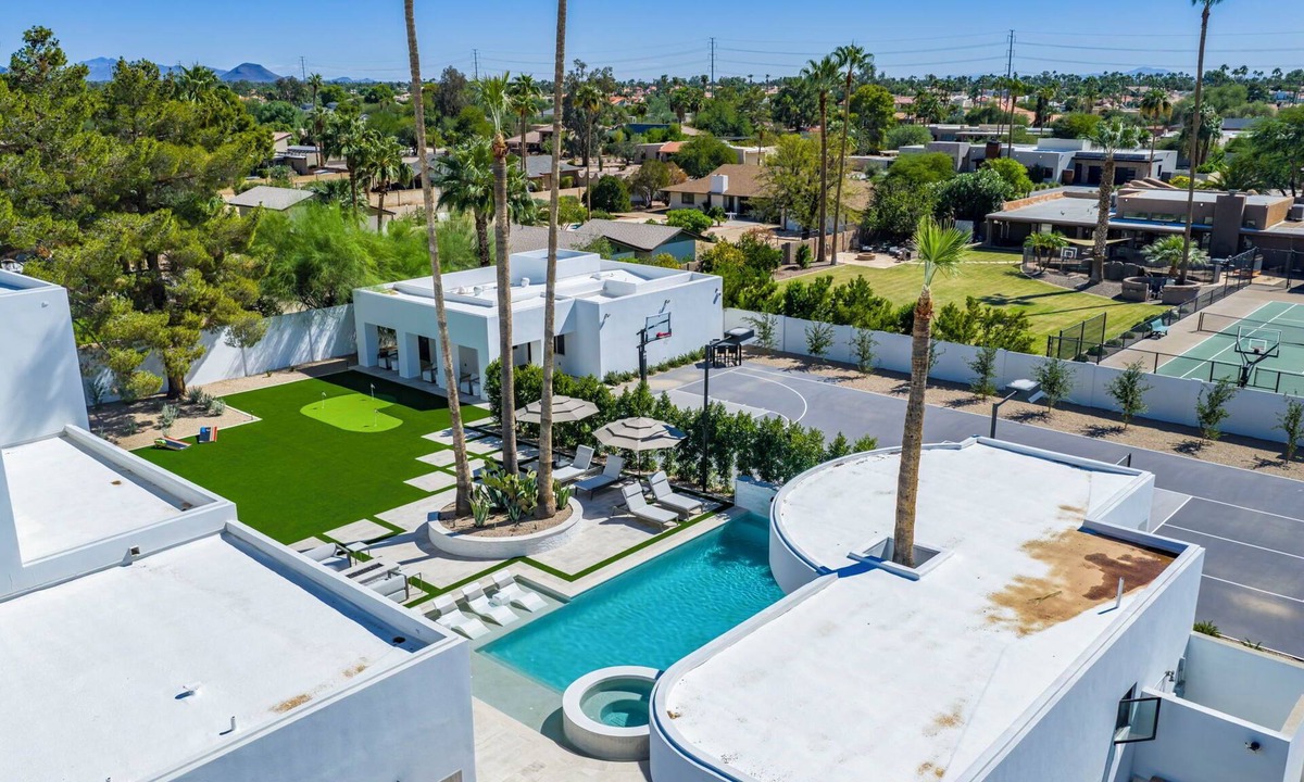 La Tierra Estates House | SWSS Premier 10BR Estate | Pool with Swim‑Up Bar | Golf Simulator | Sport Court | Sauna & Col.