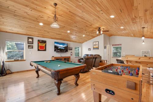 Christmas Valley House | Tahoe Frost - Air conditioned 4 bedroom Tahoe home