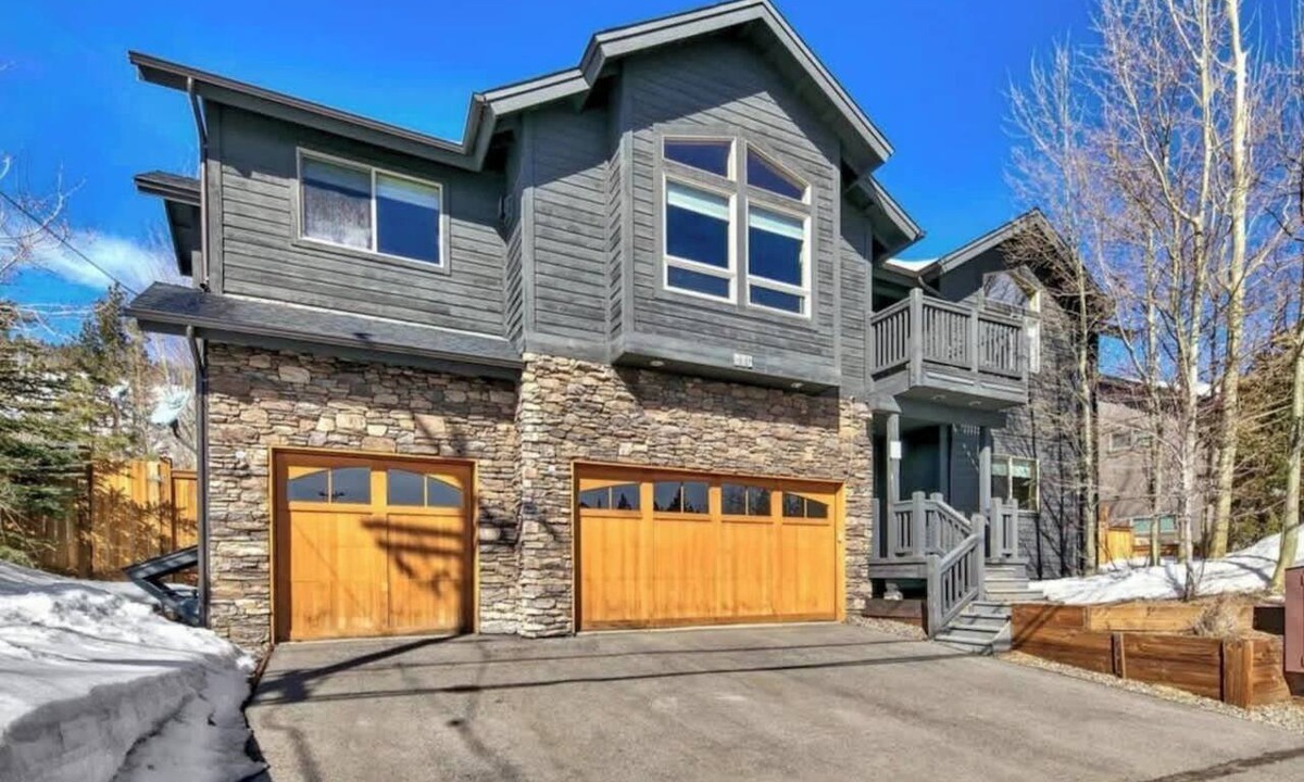 Mountain View Estates House | Tahoe Mountain Retreat: A/C, Hot Tub, Dog Friendly