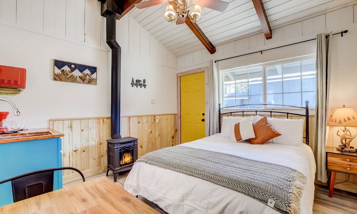 Sierra Tract Hotel | Tahoe Mountain Inn #1