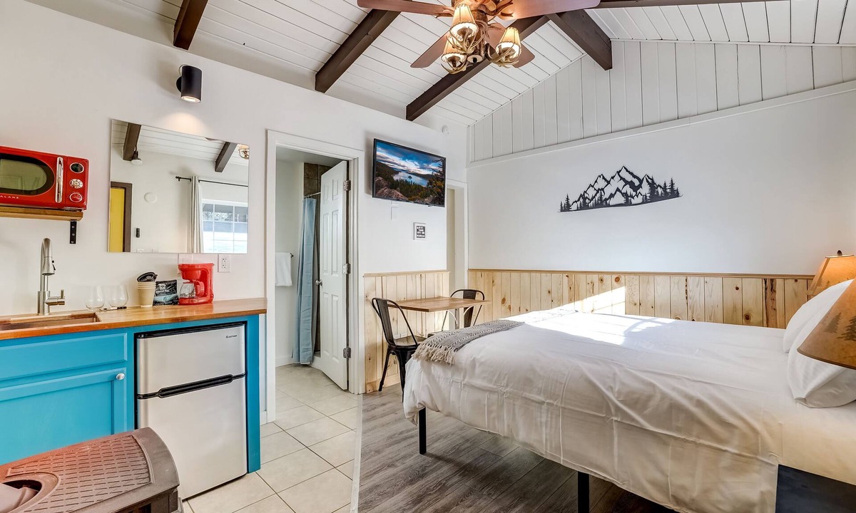 Sierra Tract Hotel | Tahoe Mountain Inn #5
