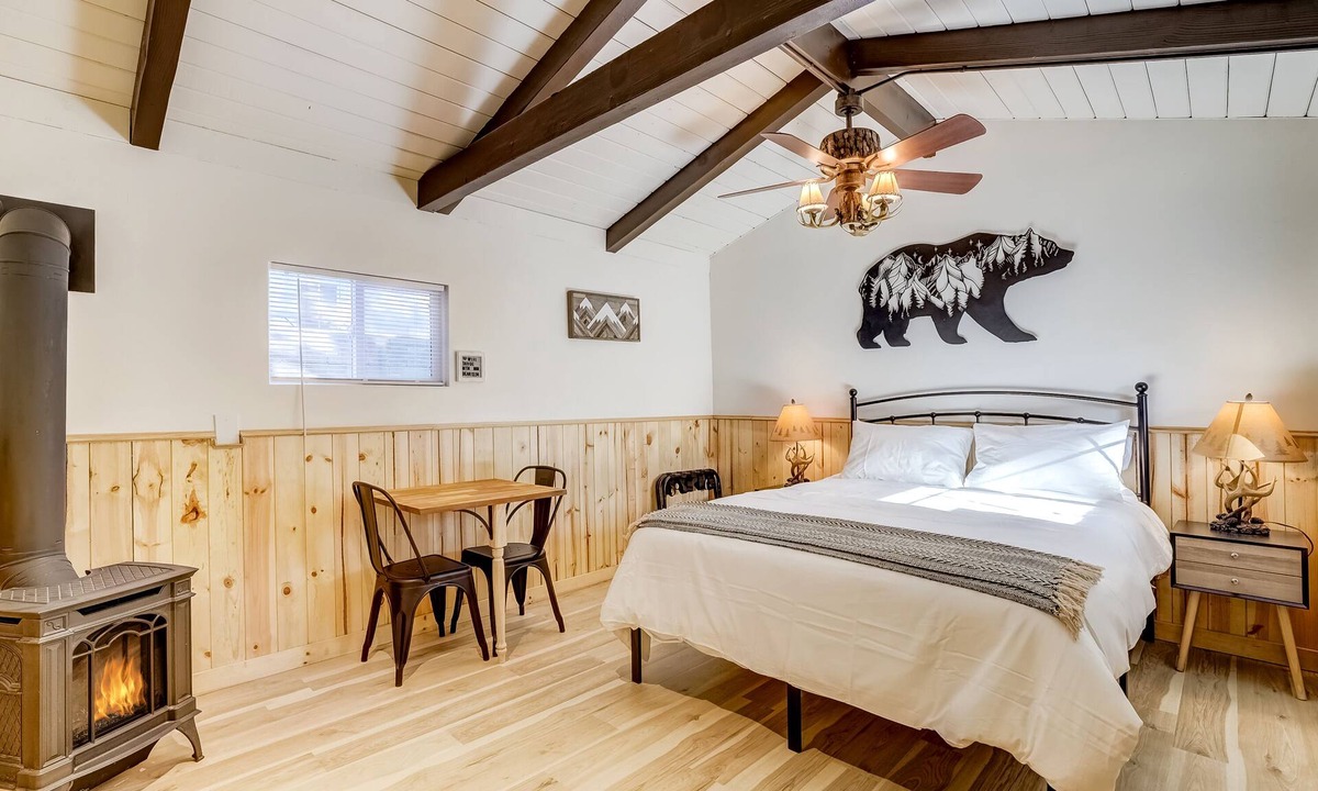 Sierra Tract Hotel | Tahoe Mountain Inn #7