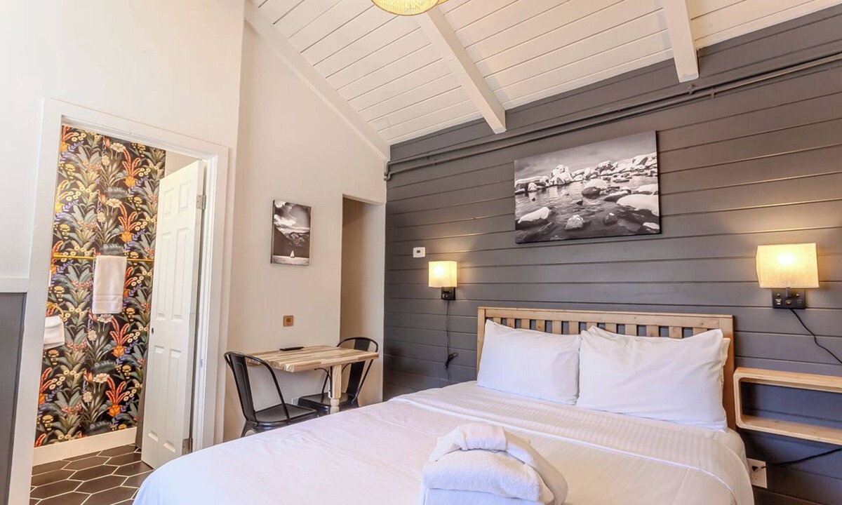 Sierra Tract Hotel | Tahoe Mountain Inn #19