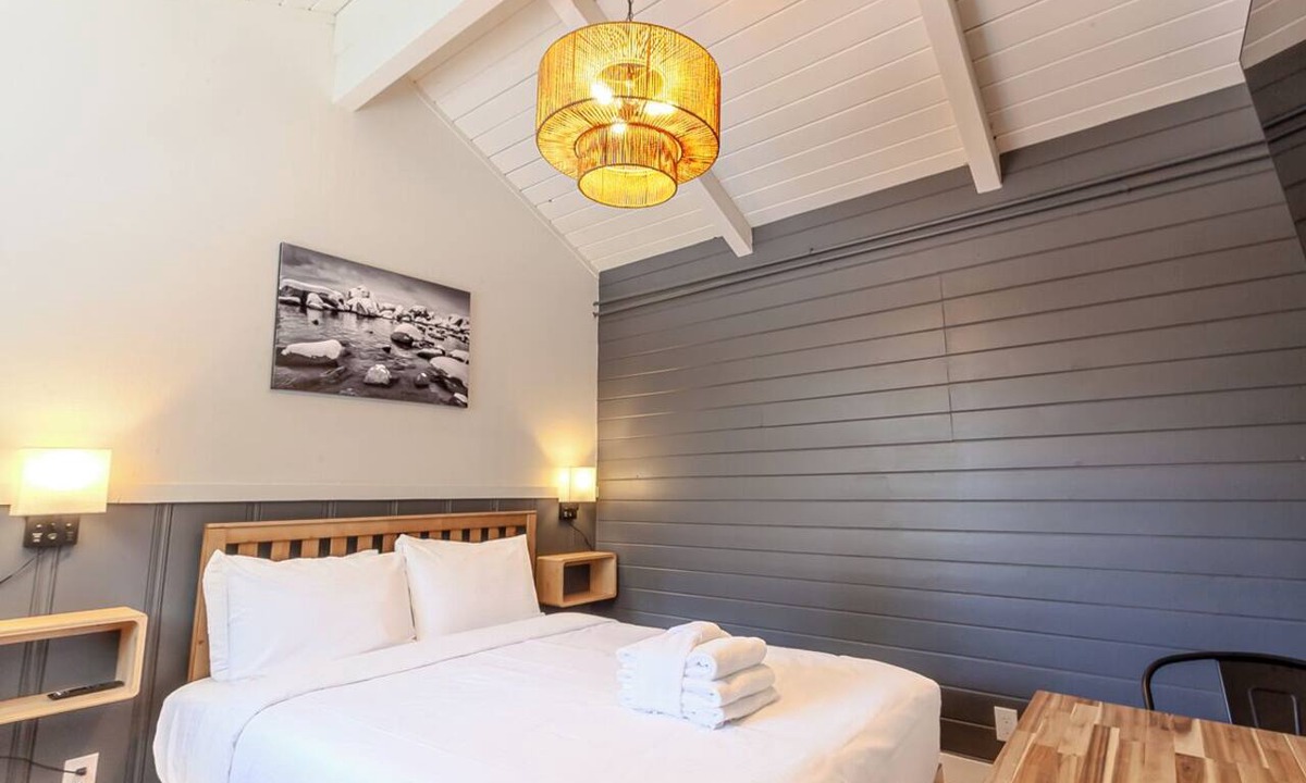 Sierra Tract Hotel | Tahoe Mountain Inn #22