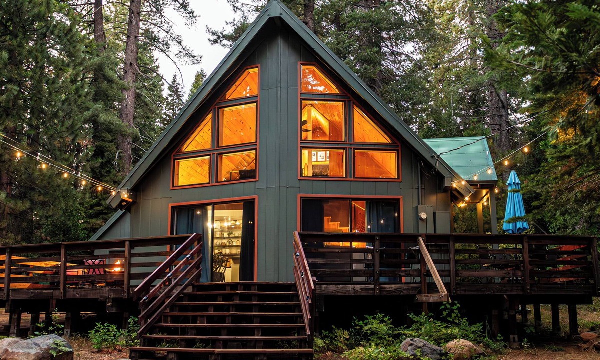 Alta Cabin | Tahoe National Forest, Dog-Friendly, Game Room, Large Deck